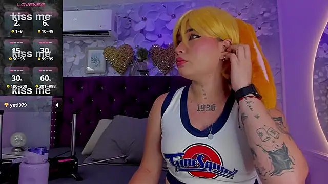 Snapshot of Danee_19_ chatting on February 2025 02:43:01 PM Danee 19 online show from February 2025 02:43:01 PM