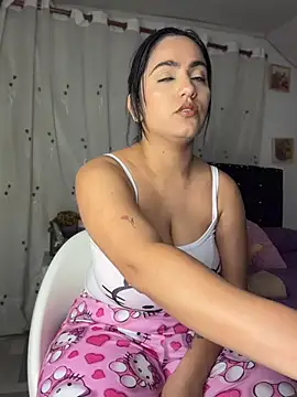 JazminTaylor online show from June 2026 01:33:01 AM
