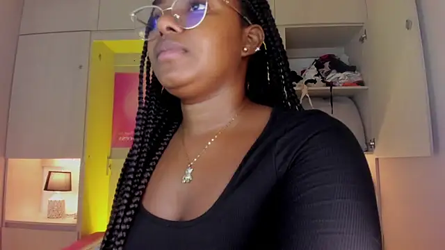 tamaraa smiith online show from April 2026 07:33:02 PM