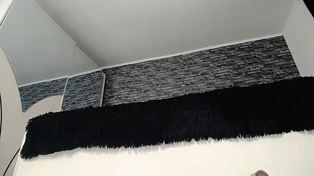 Snapshot of Krystal_Desire chatting on March 2025 08:46:02 PM Krystal Desire online show from March 2025 08:46:02 PM