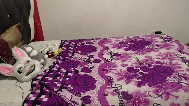 Katty Bones online show from November 2025 01:44:01 PM