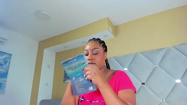 Adelehottman online show from February 2025 12:37:01 PM