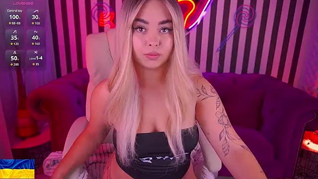 SusieWood online show from July 2026 07:39:01 PM