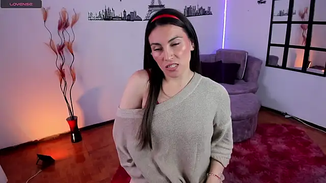 Snapshot of Elizabeth_taylor_b chatting on December 2024 05:54:02 PM Elizabeth taylor b online show from December 2024 05:54:02 PM