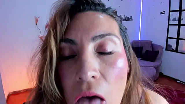 Snapshot of Elizabeth_taylor_b chatting on March 2026 11:22:02 PM Elizabeth taylor b online show from March 2026 11:22:02 PM