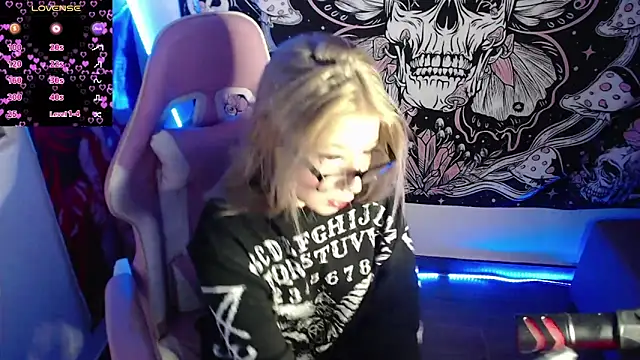 Snapshot of GamerCarrie chatting on January 2025 05:35:02 AM GamerCarrie online show from January 2025 05:35:02 AM