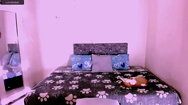 Snapshot of carolinemiller7 chatting on March 2026 07:36:02 AM carolinemiller7 online show from March 2026 07:36:02 AM