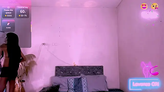 Snapshot of carolinemiller7 chatting on March 2026 05:18:01 AM carolinemiller7 online show from March 2026 05:18:01 AM