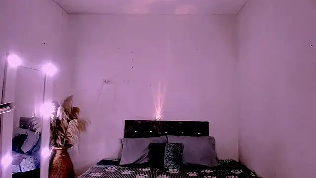 Snapshot of carolinemiller7 chatting on April 2026 03:22:02 AM carolinemiller7 online show from April 2026 03:22:02 AM