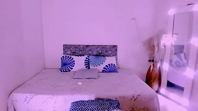 carolinemiller7 online show from May 2026 04:40:01 AM