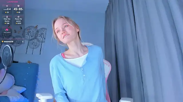 Snapshot of JennyWoody chatting on January 2025 04:49:02 PM JennyWoody online show from January 2025 04:49:02 PM