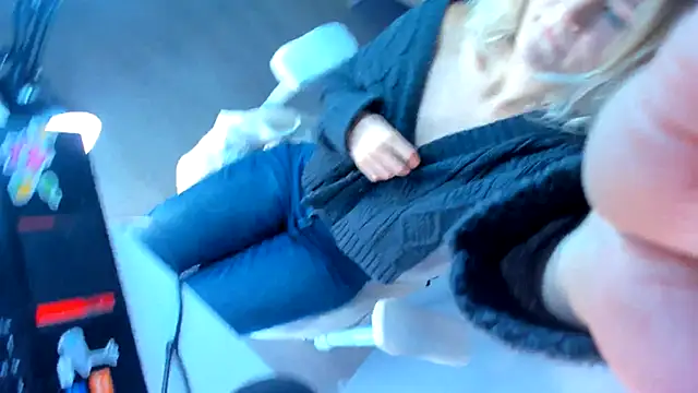 Snapshot of JennyWoody chatting on September 2025 04:52:02 PM JennyWoody online show from September 2025 04:52:02 PM