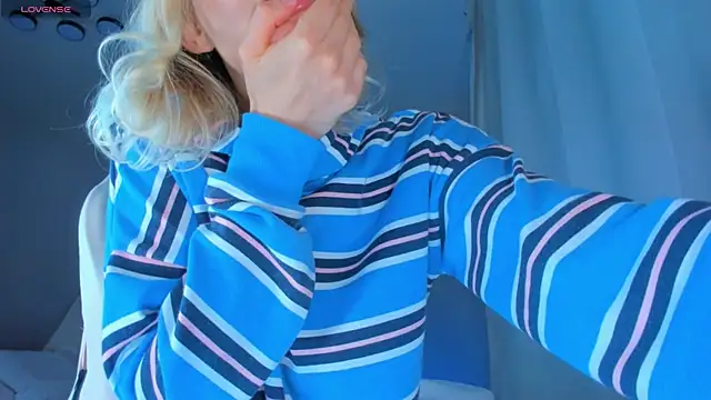 Snapshot of JennyWoody chatting on October 2025 04:14:02 PM JennyWoody online show from October 2025 04:14:02 PM