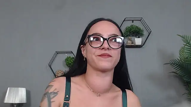 IzabelllNoir online show from May 2026 02:45:01 PM