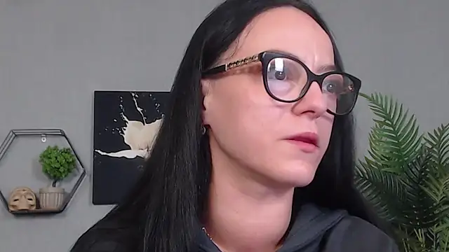 IzabelllNoir online show from May 2026 05:49:01 AM