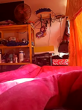 Snapshot of Entretener chatting on February 2026 01:52:02 PM Entretener online show from February 2026 01:52:02 PM