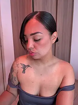Sara LipsX online show from July 2026 09:43:02 PM