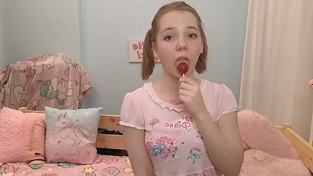 Snapshot of PrincessLittleKiki chatting on January 2026 02:14:01 AM PrincessLittleKiki online show from January 2026 02:14:01 AM