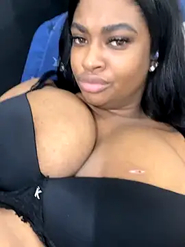 Snapshot of _MARRTINNA_ chatting on October 2025 08:14:01 AM MARRTINNA online show from October 2025 08:14:01 AM