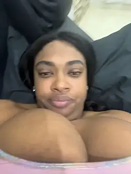 Snapshot of _MARRTINNA_ chatting on November 2025 06:58:02 AM MARRTINNA online show from November 2025 06:58:02 AM