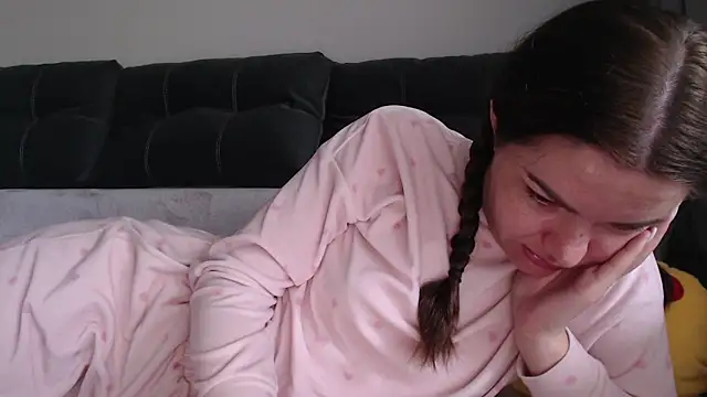  JustmeHere  online show from May 2026 08:18:01 AM