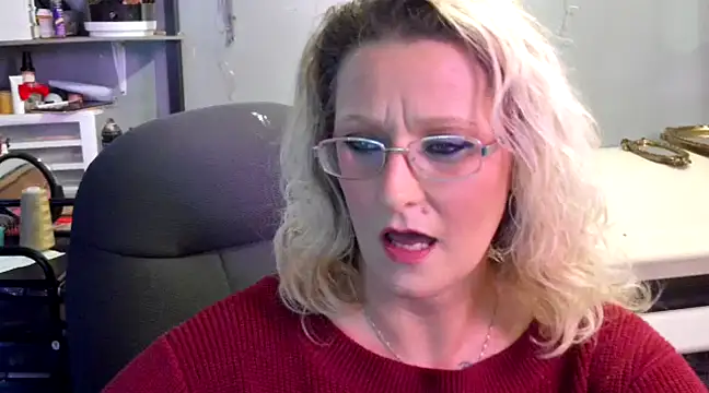 Snapshot of Lisalovely6981 chatting on January 2025 05:53:01 PM Lisalovely6981 online show from January 2025 05:53:01 PM