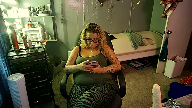 Snapshot of Lisalovely6981 chatting on February 2025 08:16:02 PM Lisalovely6981 online show from February 2025 08:16:02 PM