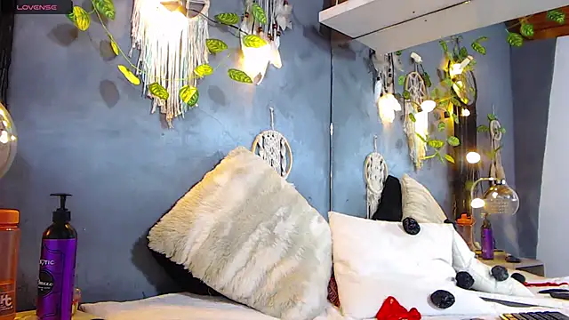 ItsVenuss online show from December 2024 10:32:02 PM