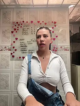 Snapshot of Alanna_atm_ chatting on January 2025 04:53:01 PM Alanna atm online show from January 2025 04:53:01 PM