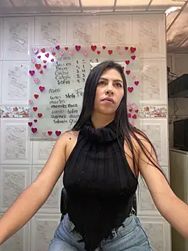 Snapshot of Alanna_atm_ chatting on January 2025 07:13:02 PM Alanna atm online show from January 2025 07:13:02 PM