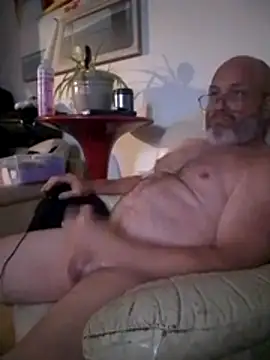Snapshot of iambradz chatting on April 2026 11:24:01 AM iambradz online show from April 2026 11:24:01 AM