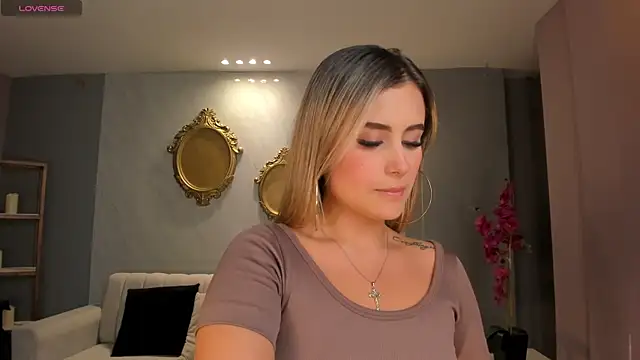 AnnaBrooks1 online show from April 2026 06:34:01 PM