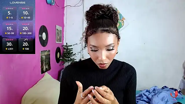 Snapshot of sensitive_brunette chatting on December 2024 12:56:02 AM sensitive brunette online show from December 2024 12:56:02 AM