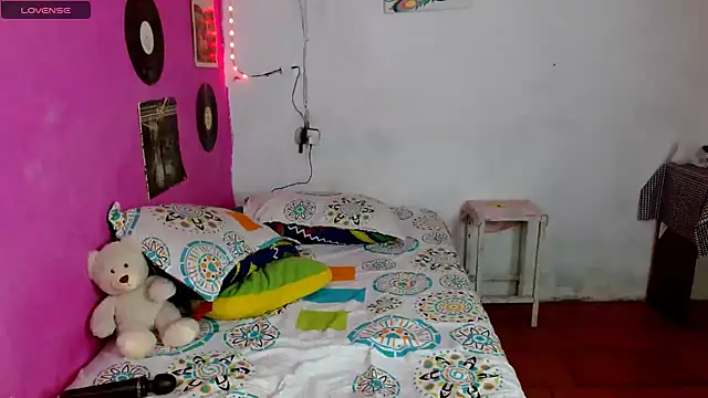 Snapshot of sensitive_brunette chatting on January 2025 11:37:02 PM sensitive brunette online show from January 2025 11:37:02 PM