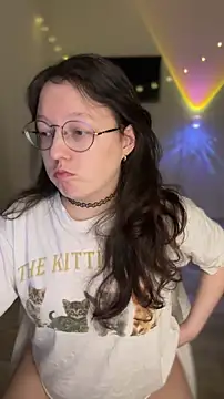 Snapshot of emigooflordXD chatting on February 2026 11:03:01 AM emigooflordXD online show from February 2026 11:03:01 AM