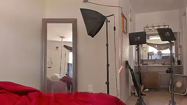 yiauana online show from March 2026 06:47:02 PM