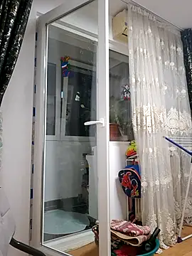 AvaLloyd online show from March 2025 07:05:01 PM