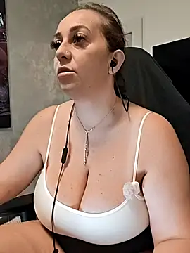 AvaLloyd online show from October 2025 03:38:01 AM