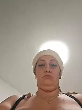 AvaLloyd online show from December 2025 03:23:02 AM