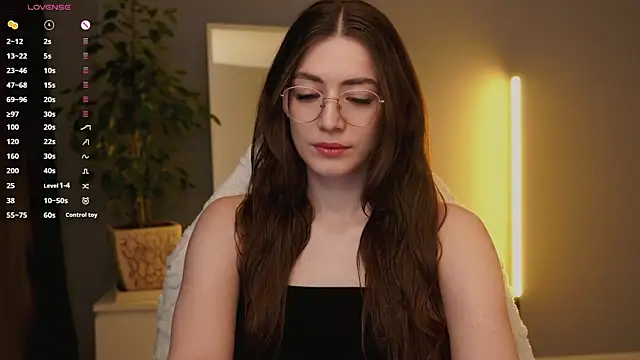 Ester Hill online show from September 2025 12:02:02 AM