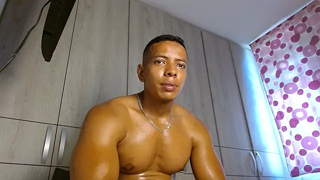 Snapshot of Muscle_Brown10 chatting on January 2025 02:19:02 PM Muscle Brown10 online show from January 2025 02:19:02 PM