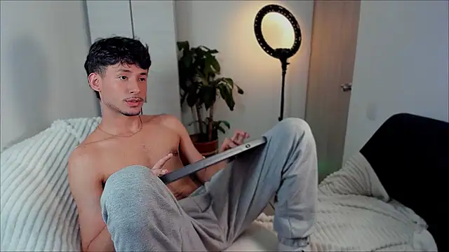 Snapshot of dimitri_targaryen chatting on December 2024 04:49:02 AM dimitri targaryen online show from December 2024 04:49:02 AM