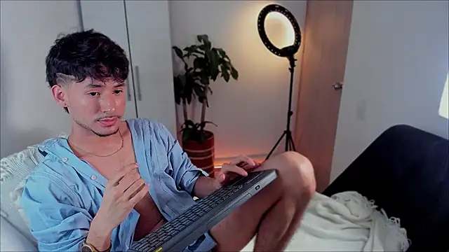 Snapshot of dimitri_targaryen chatting on January 2025 03:40:02 AM dimitri targaryen online show from January 2025 03:40:02 AM