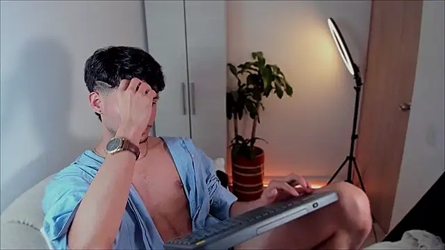 Snapshot of dimitri_targaryen chatting on January 2025 06:41:02 AM dimitri targaryen online show from January 2025 06:41:02 AM