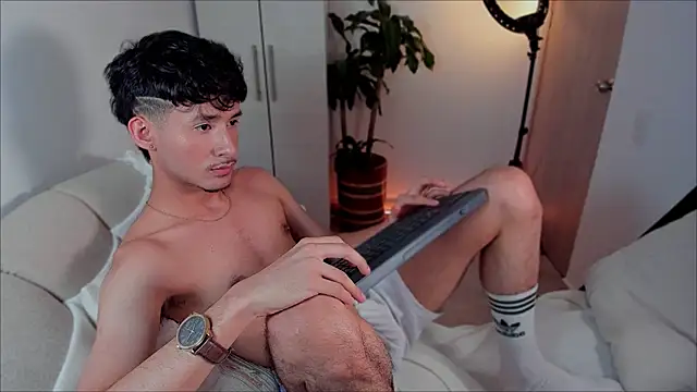 Snapshot of dimitri_targaryen chatting on January 2025 03:15:01 AM dimitri targaryen online show from January 2025 03:15:01 AM