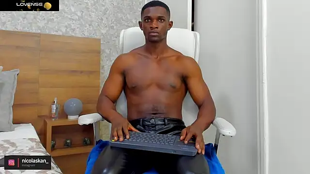 Snapshot of nicolaskan chatting on December 2024 03:04:01 PM nicolaskan online show from December 2024 03:04:01 PM