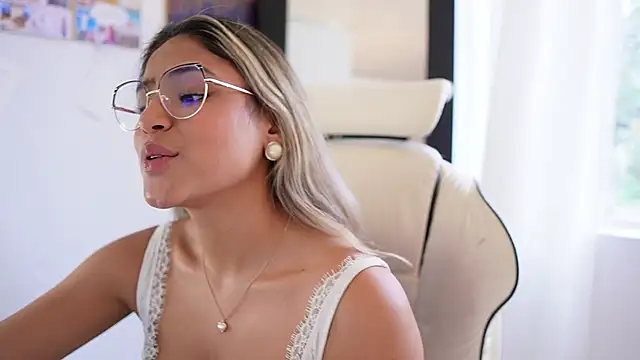 SaraParisi online show from January 2025 09:04:01 PM