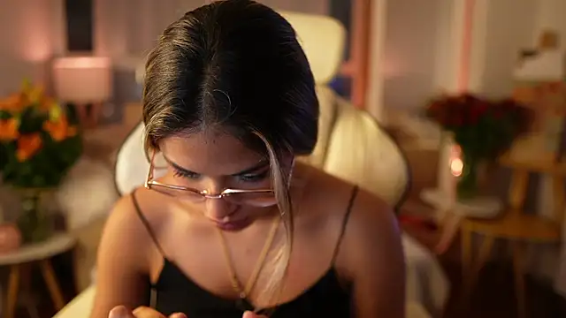 SaraParisi online show from March 2025 01:47:01 AM