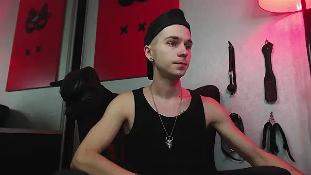 Joseph  Quinn online show from January 2025 12:06:02 PM