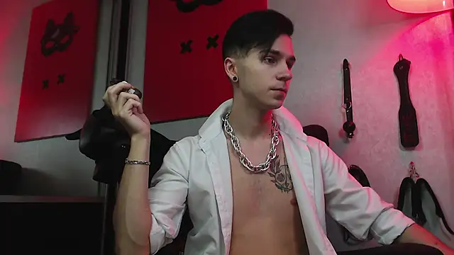 Joseph  Quinn online show from January 2025 08:51:01 AM